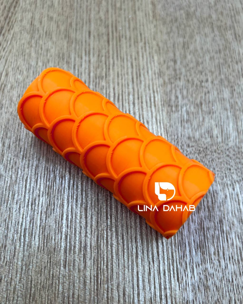 TEXTURE ROLLER FOR POLYMER CLAY AND FONDANT
رولة لعمل ملمس في عجينة السكر و البوليمر كلاي
