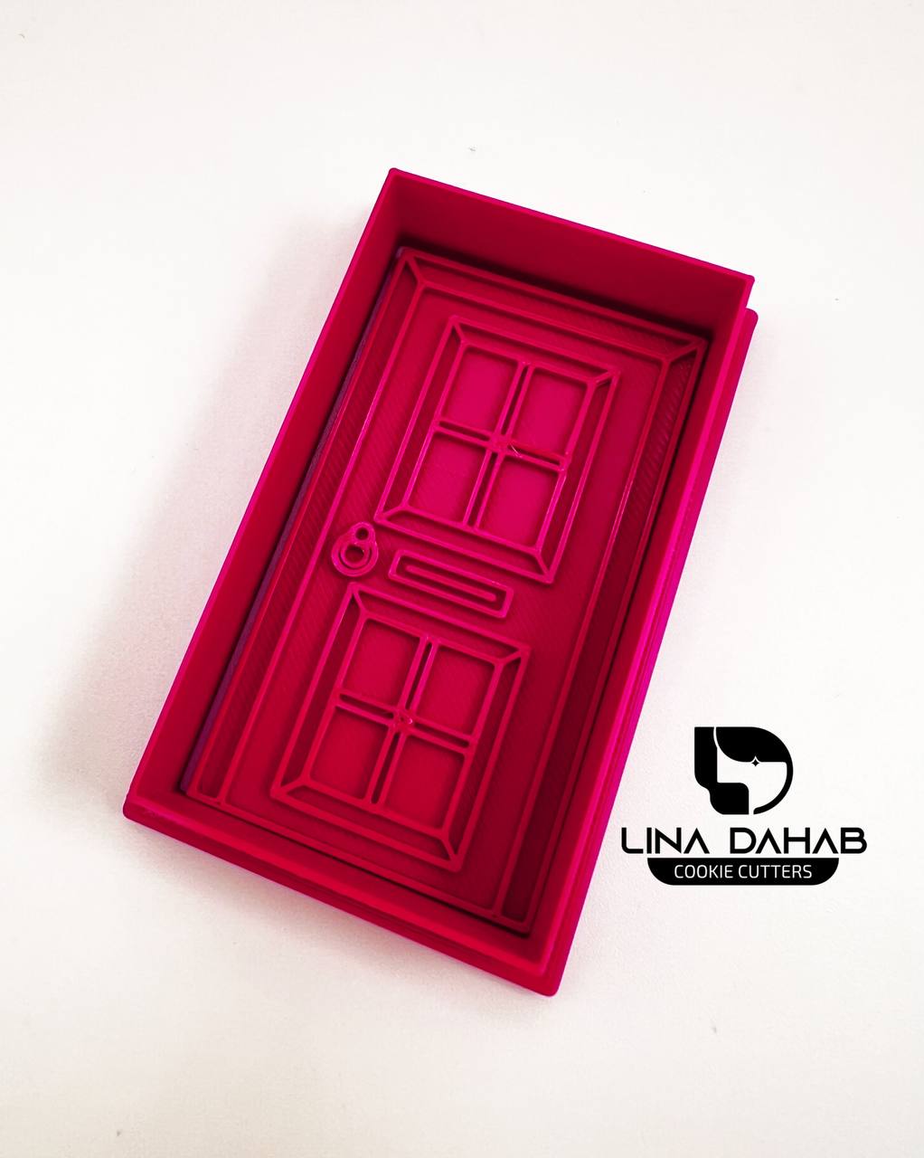 قطاعة و ختم على شكل باب