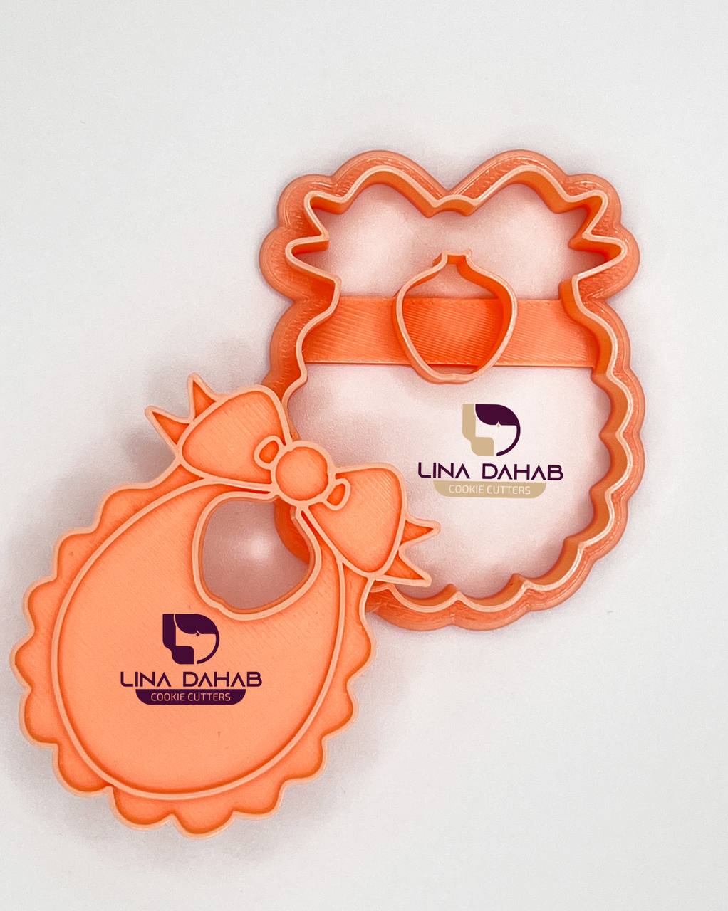 قطاعة كوكيز مع ختم مريلة