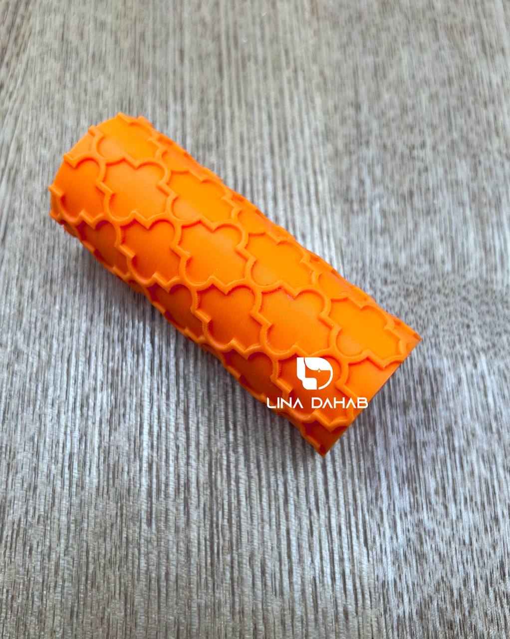 TEXTURE ROLLER FOR POLYMER CLAY AND FONDANT
رولة لعمل ملمس في عجينة السكر و البوليمر كلاي