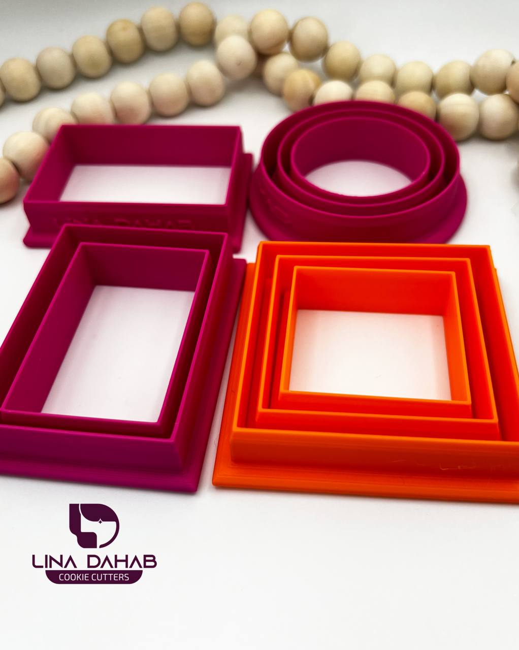 set of 3 square cutters / مجموعة مكونة من 3 قطاعات على شكل مربع