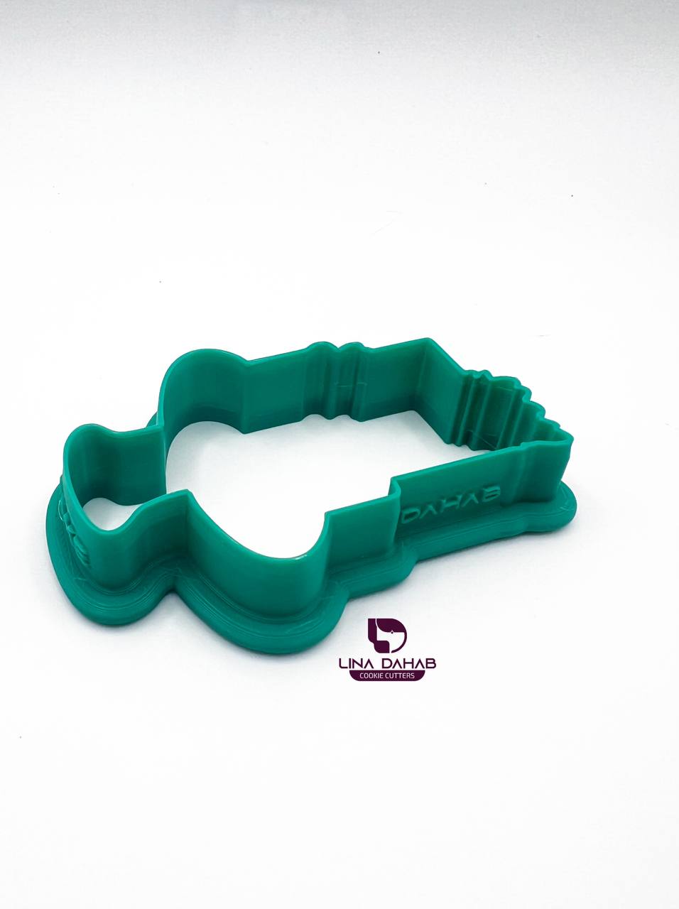 قطاعة كوكيز على شكل كيكة زفاف مع صورة مماثلة