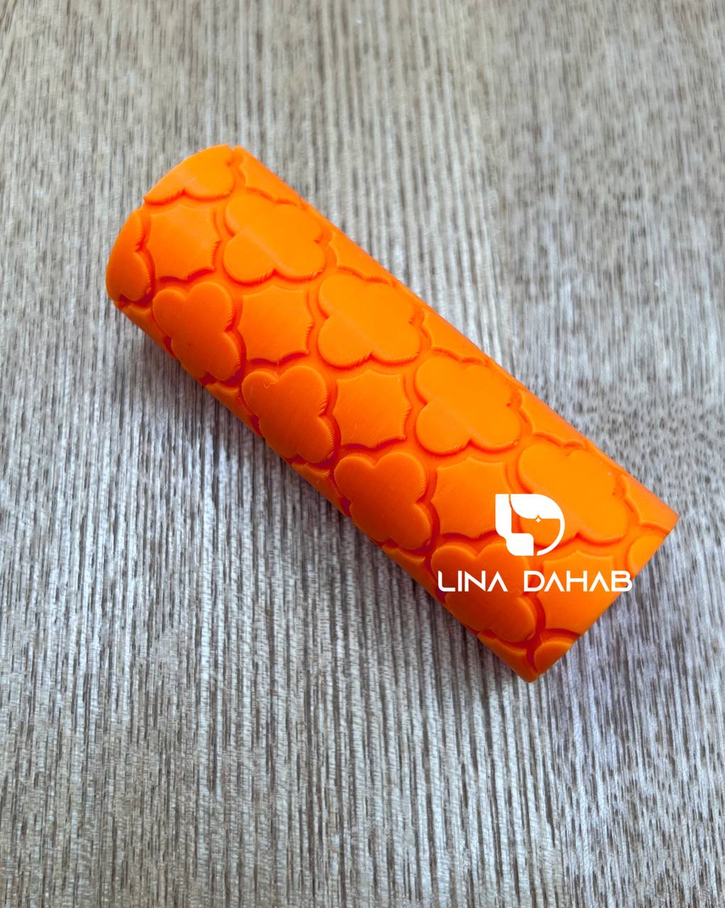 TEXTURE ROLLER FOR POLYMER CLAY AND FONDANT
رولة لعمل ملمس في عجينة السكر و البوليمر كلاي