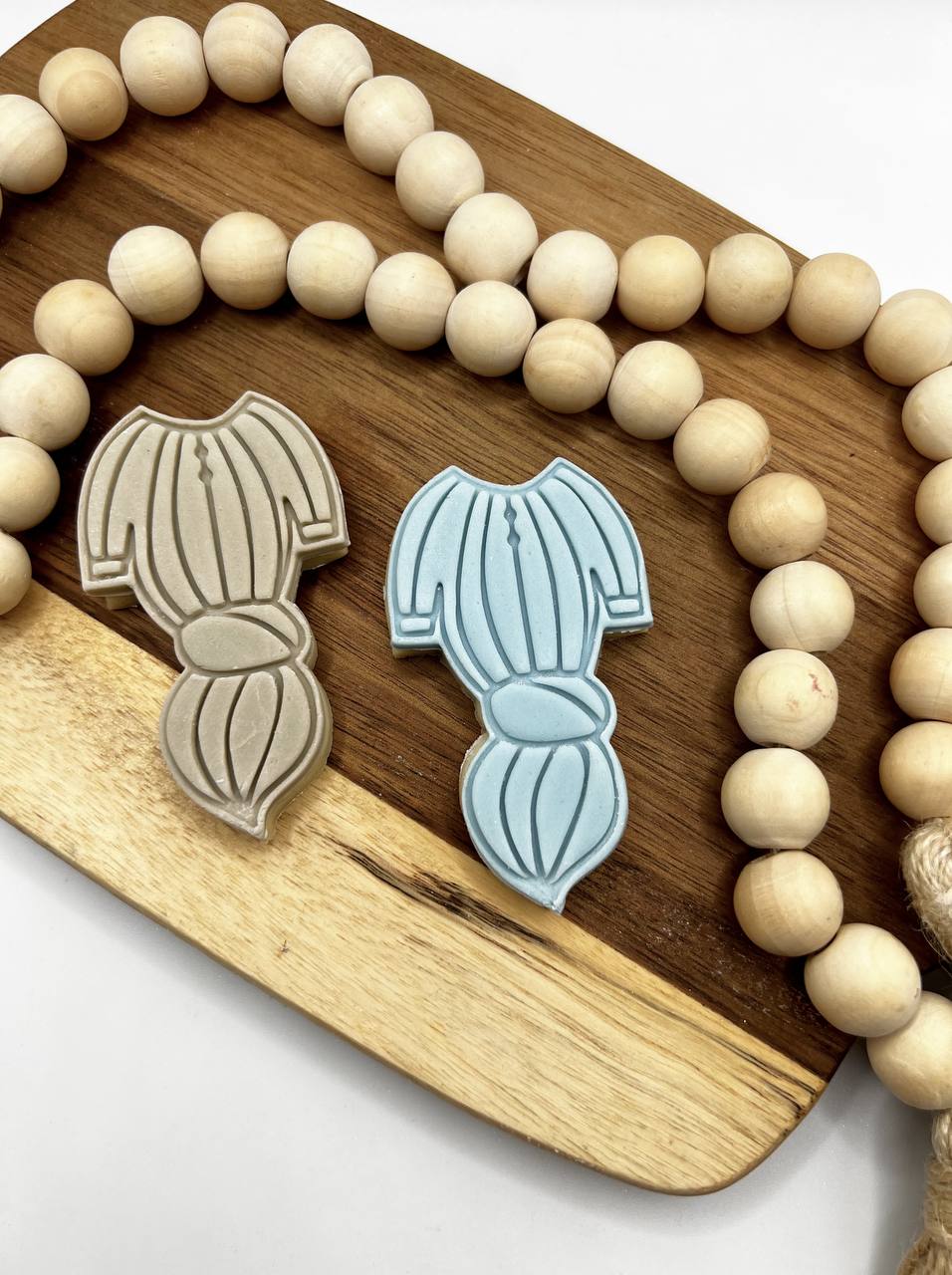كوكيز مواليد بربتوز مواليد مربوط
knotted onesie cookie cutter and stamp