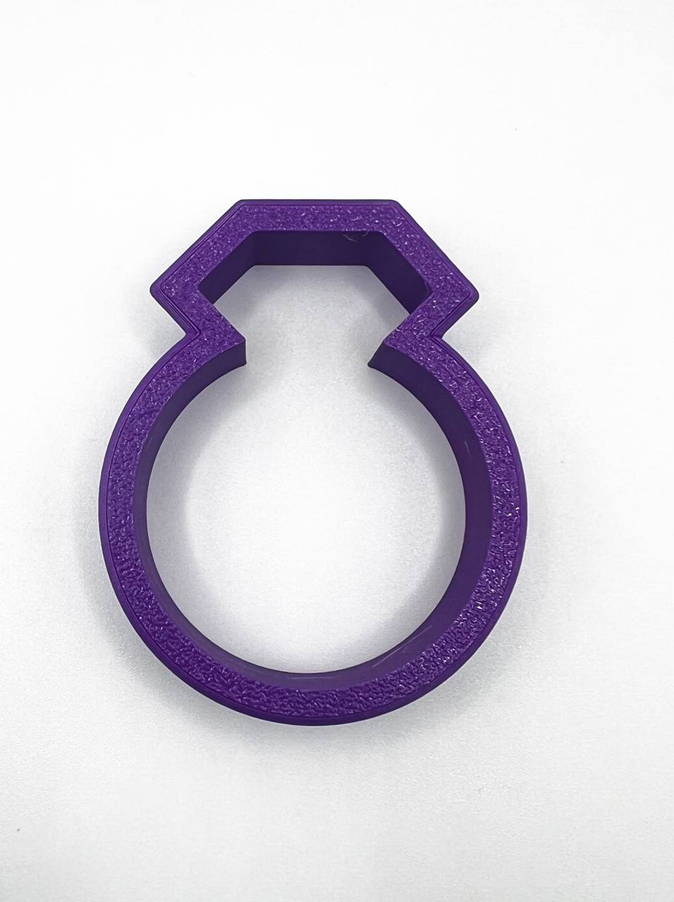 VIOLET WEDDING THEME (RING COOKIE CUTTER ) قطاعة كوكيز على شكل خاتم معها صورة مماثلة