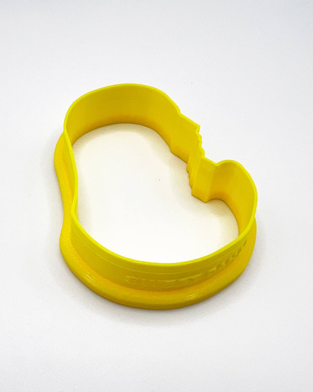 قطاعة كوكيز على شكل عروس سودانية بالقرمصيص السوداني مع صورة مماثلة