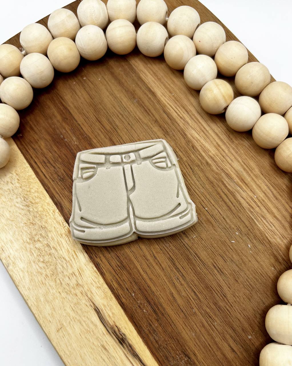 قطاعة مع ختم على شكل شورت جينز
ثيم مواليد