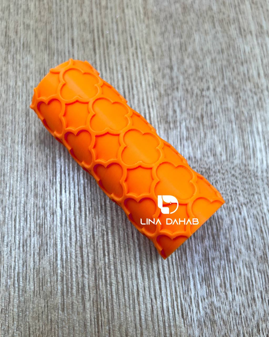 TEXTURE ROLLER FOR POLYMER CLAY AND FONDANT
رولة لعمل ملمس في عجينة السكر و البوليمر كلاي