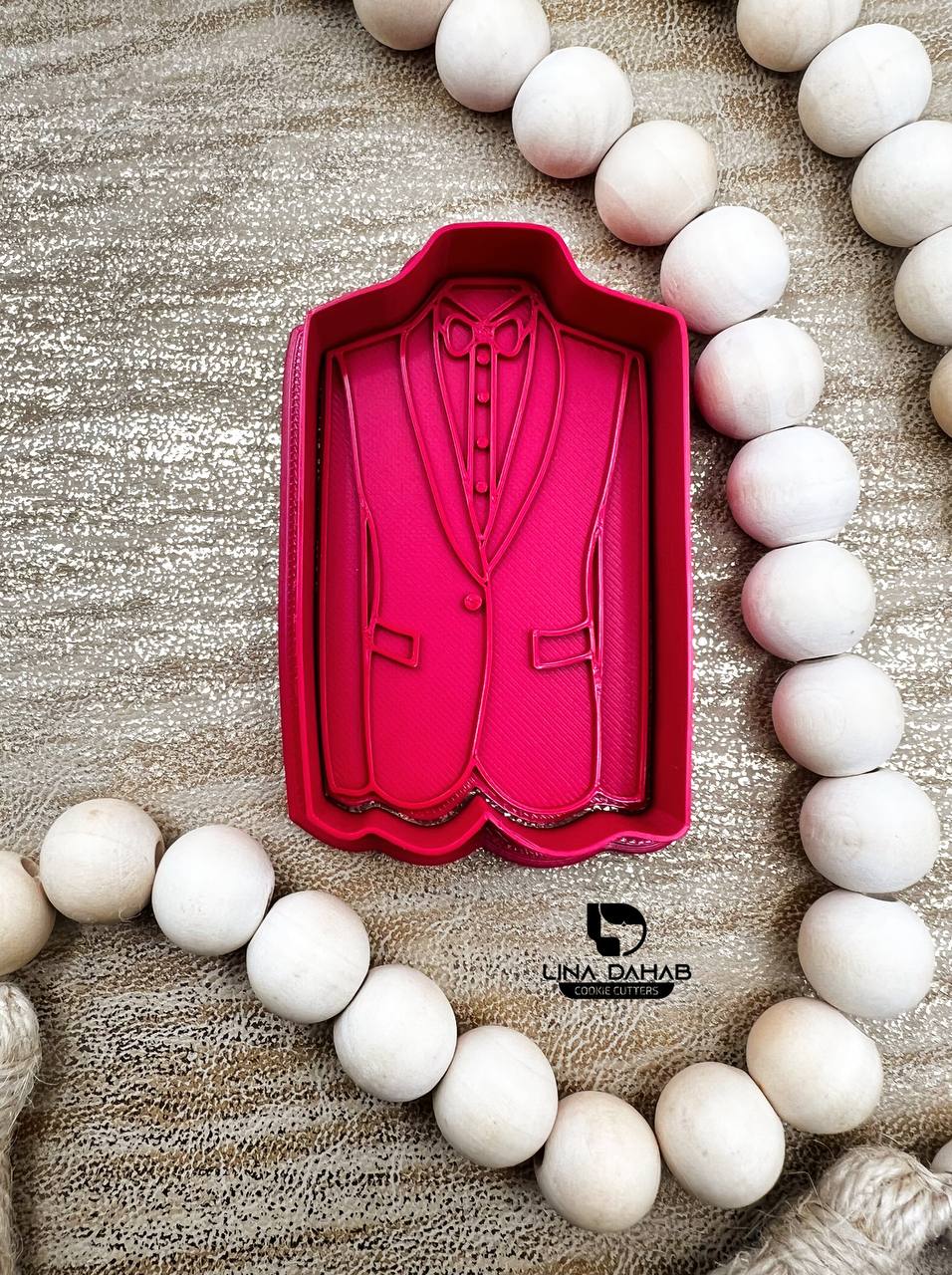 قطاعة كوكيز مع ختم بدلة عريس