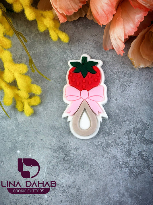 كشكوشة اطفال على شكل فراولة strawberry rattle cookie cutter