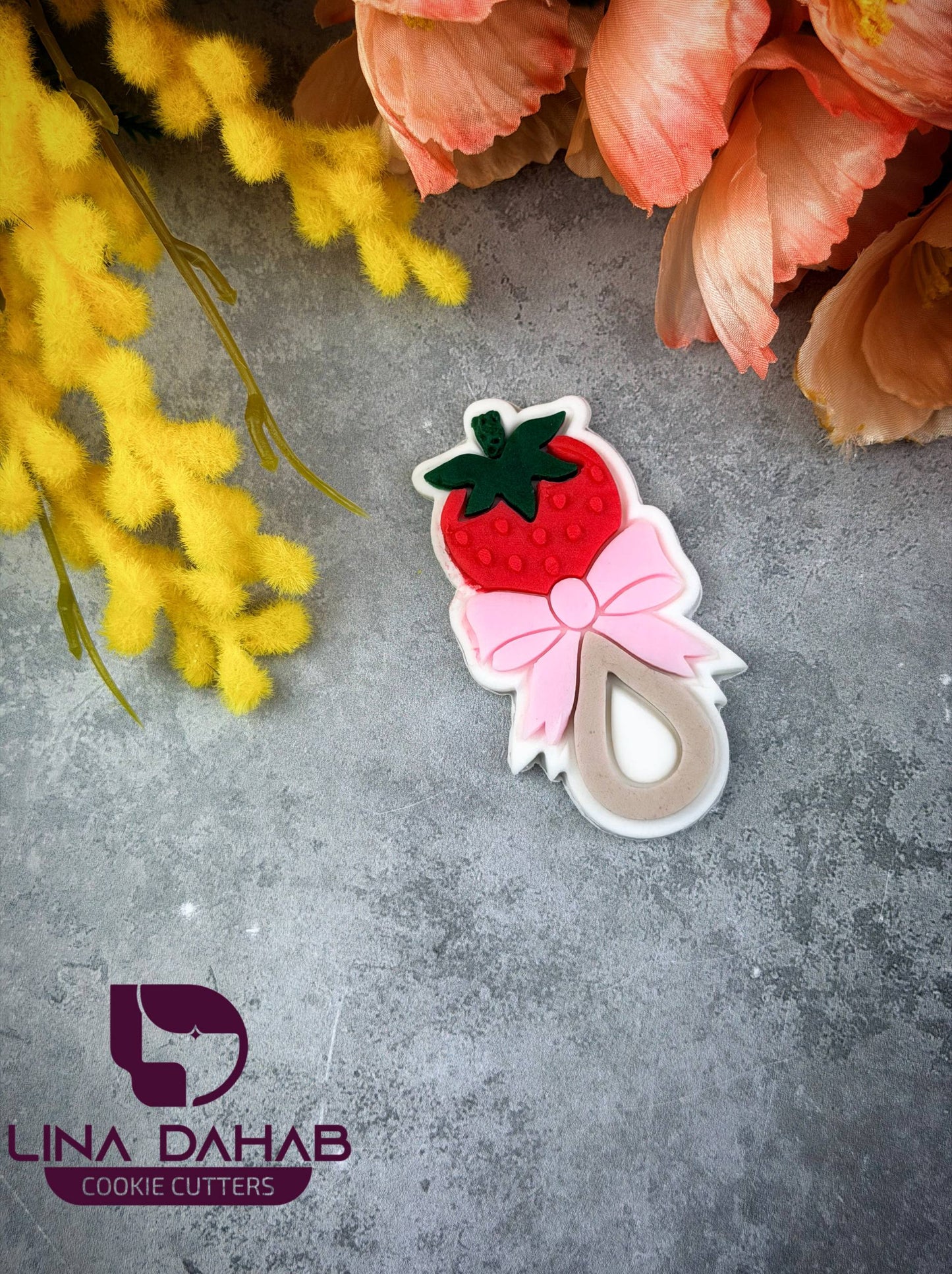 كشكوشة اطفال على شكل فراولة strawberry rattle cookie cutter