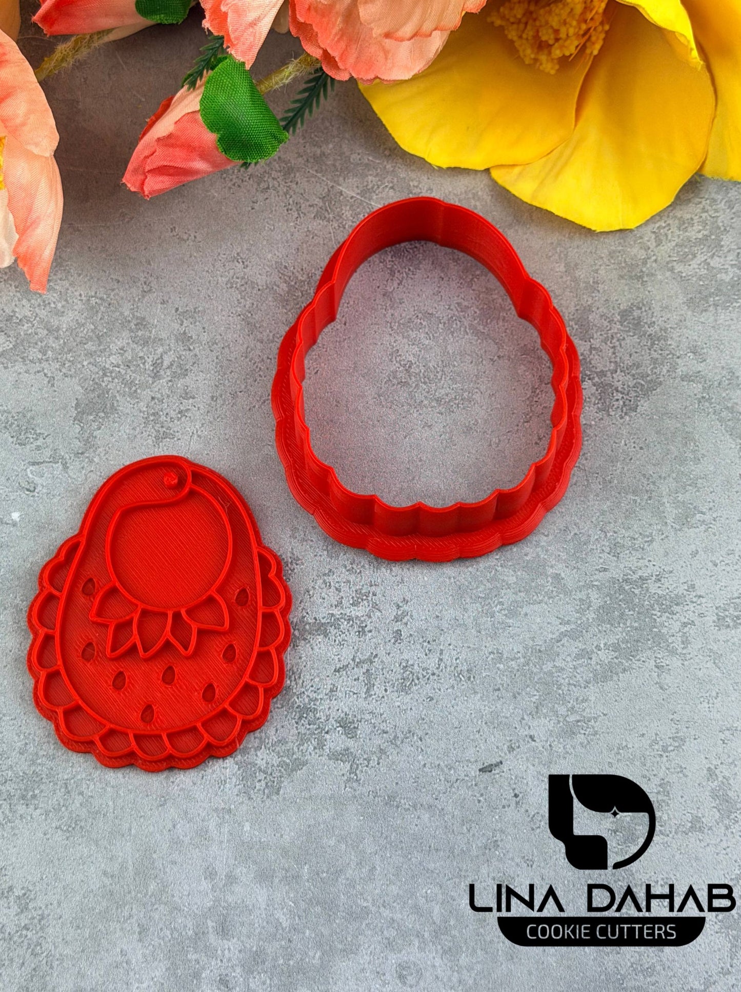 مريلة اطفال شكل فراولة strawberry bib cookie cutter