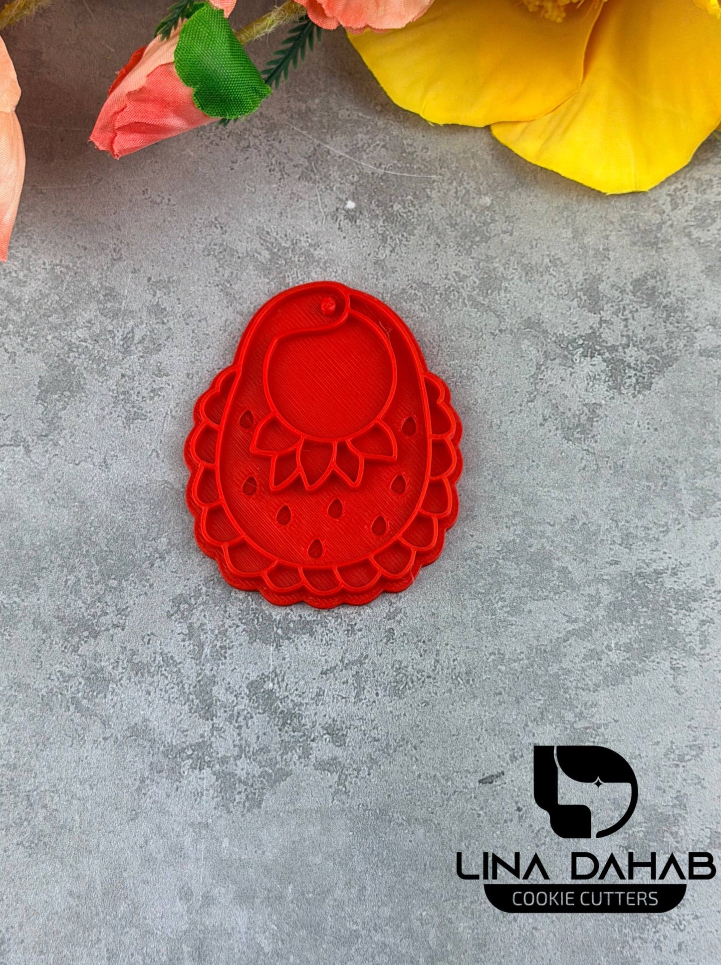 مريلة اطفال شكل فراولة strawberry bib cookie cutter