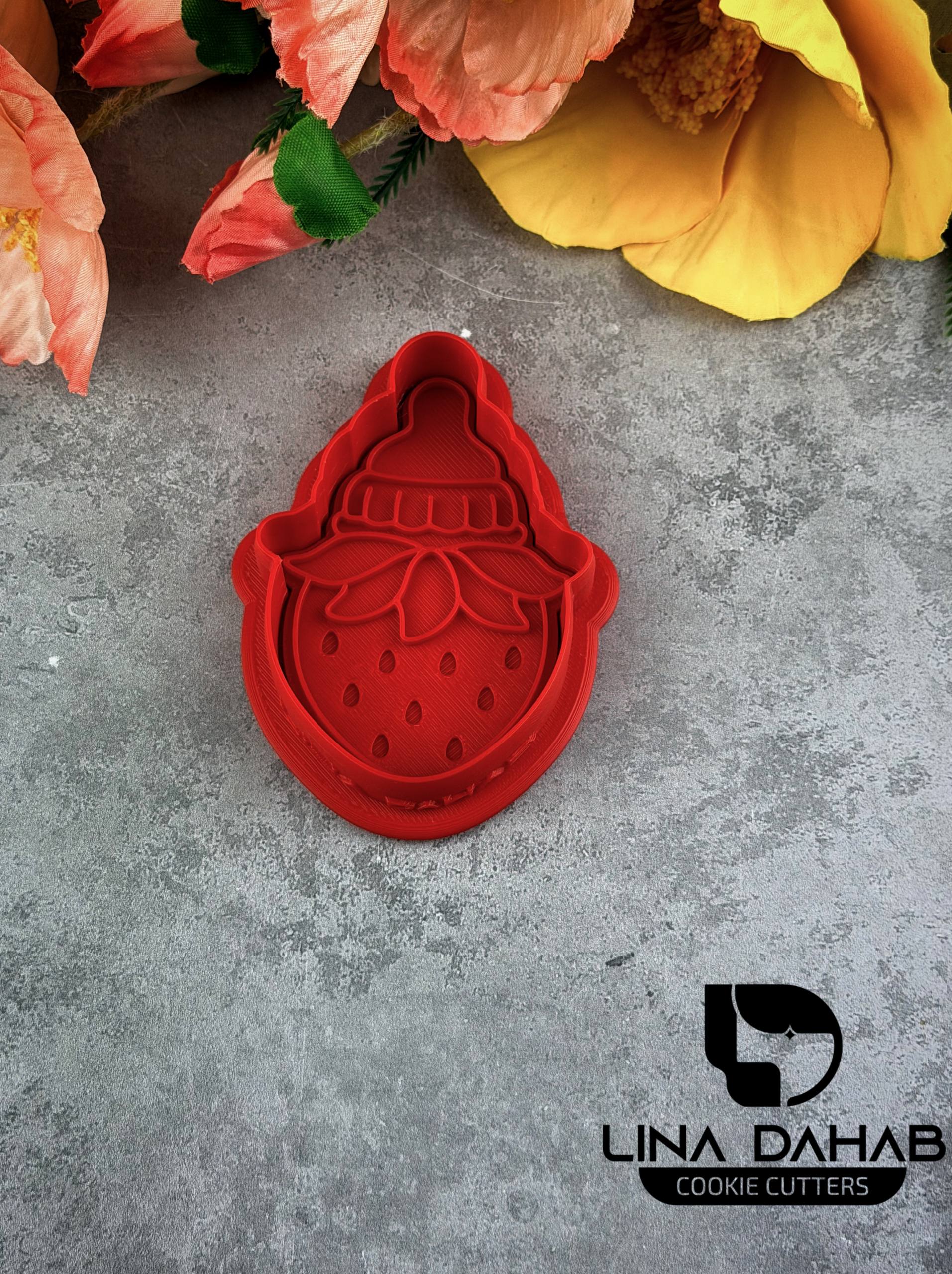 بزة على شكل فراولة Strawberry Milk Bottle Cookie Cutter