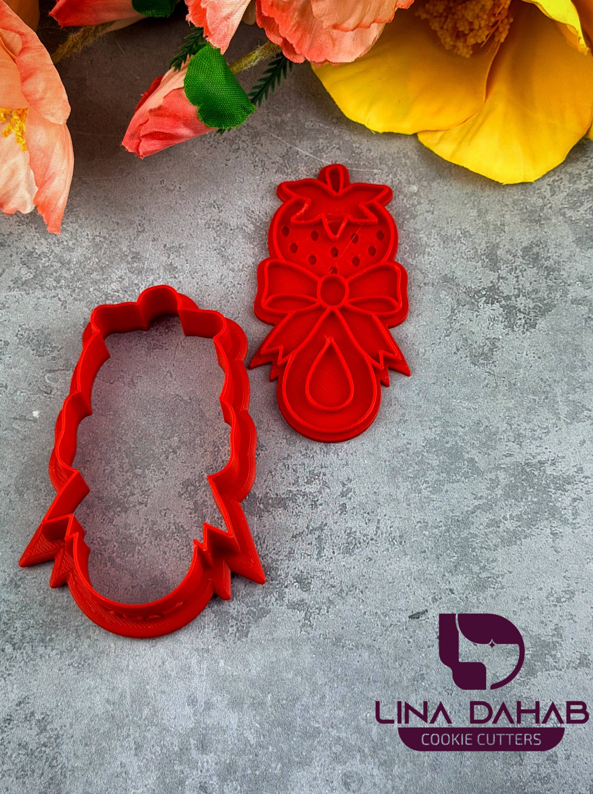 كشكوشة اطفال على شكل فراولة strawberry rattle cookie cutter