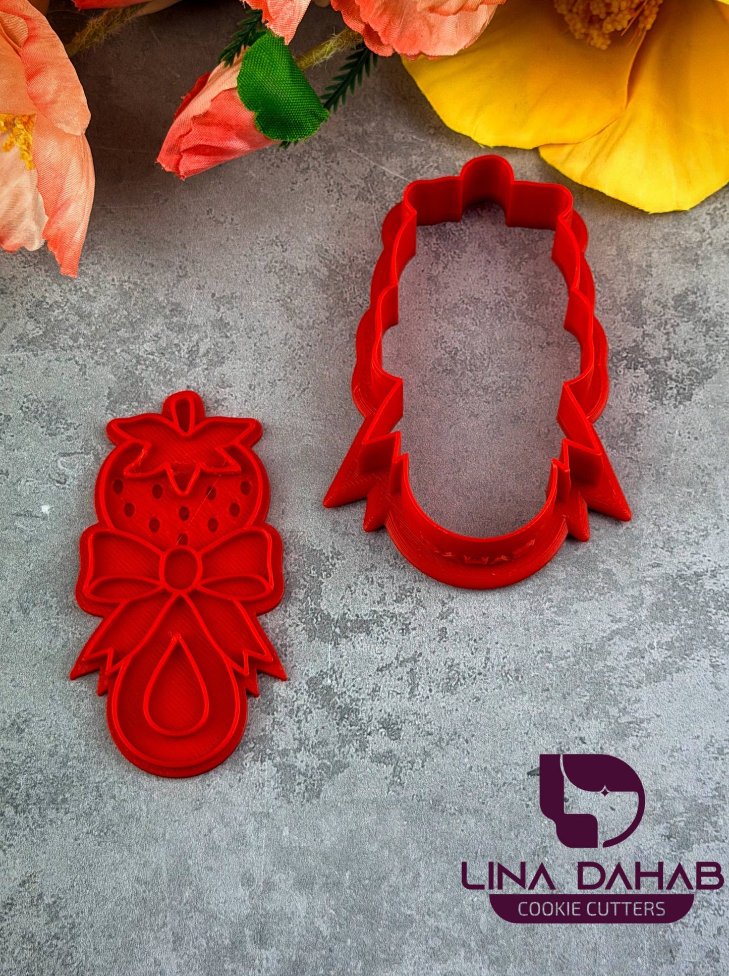 كشكوشة اطفال على شكل فراولة strawberry rattle cookie cutter