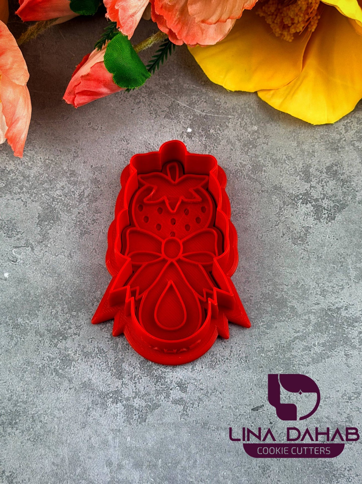 كشكوشة اطفال على شكل فراولة strawberry rattle cookie cutter